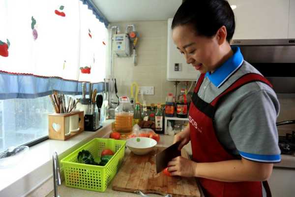  保姆能和雇主吃饭吗「保姆能和雇主吃饭吗现在」