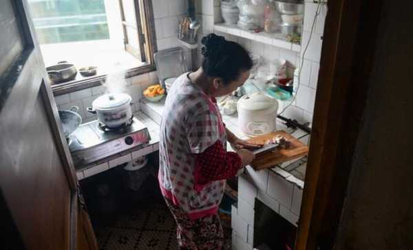 请保姆给老人做饭行吗（请保姆给老人做饭行吗）