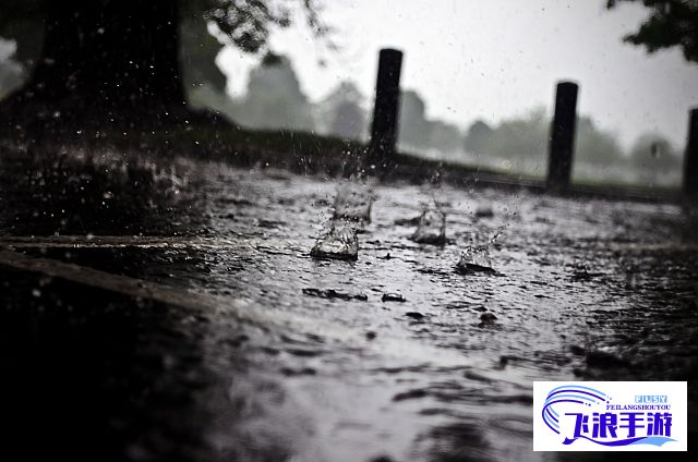 连续几天未降雨，公交站点涌现大量积水，市民出行公交车遭遇'水困'问题急需解决